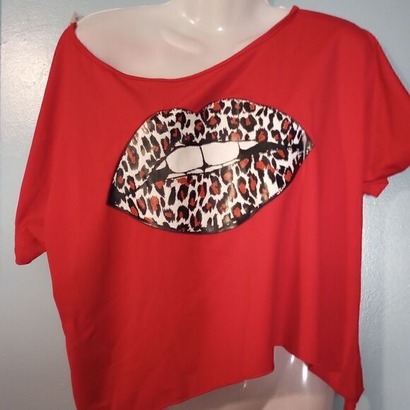 Cropped off shoulder leopard print lips tee shirt - Picture 1 of 9